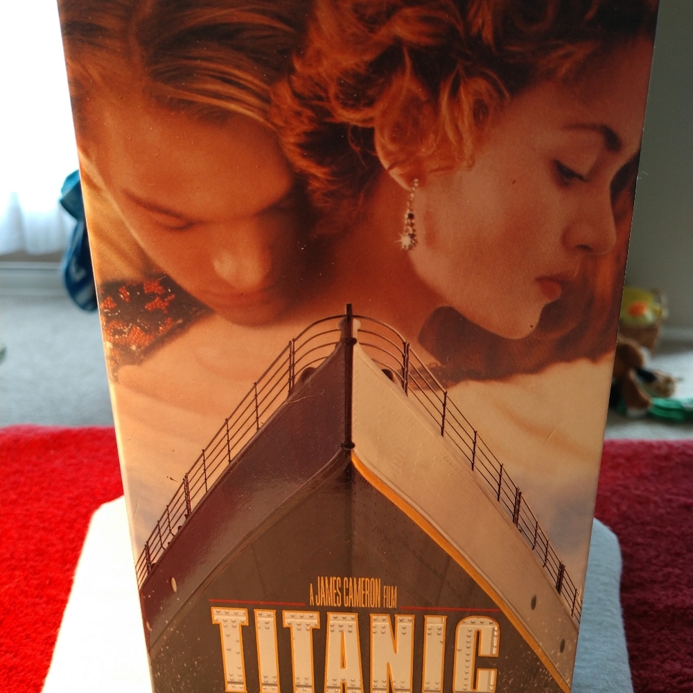 😁CASSETTES (2) VHS TITANIC PREOWNED